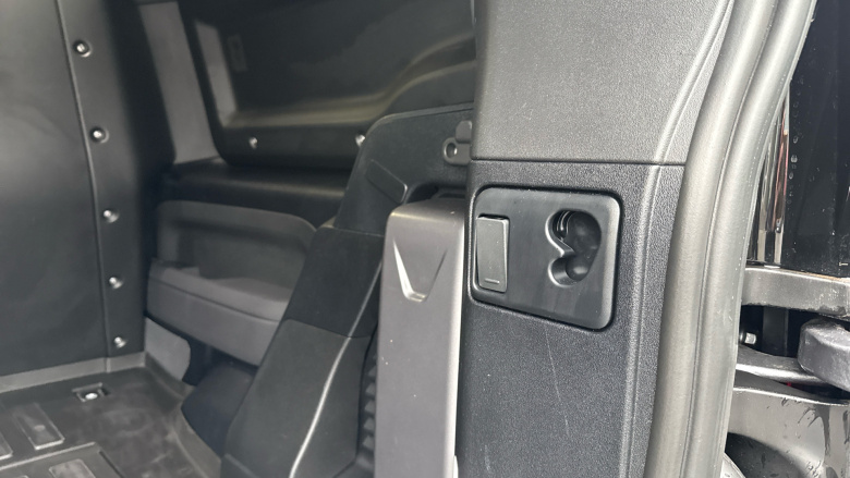 Land Rover Defender 90 Diesel 3.0 D250 Hard Top SE Auto